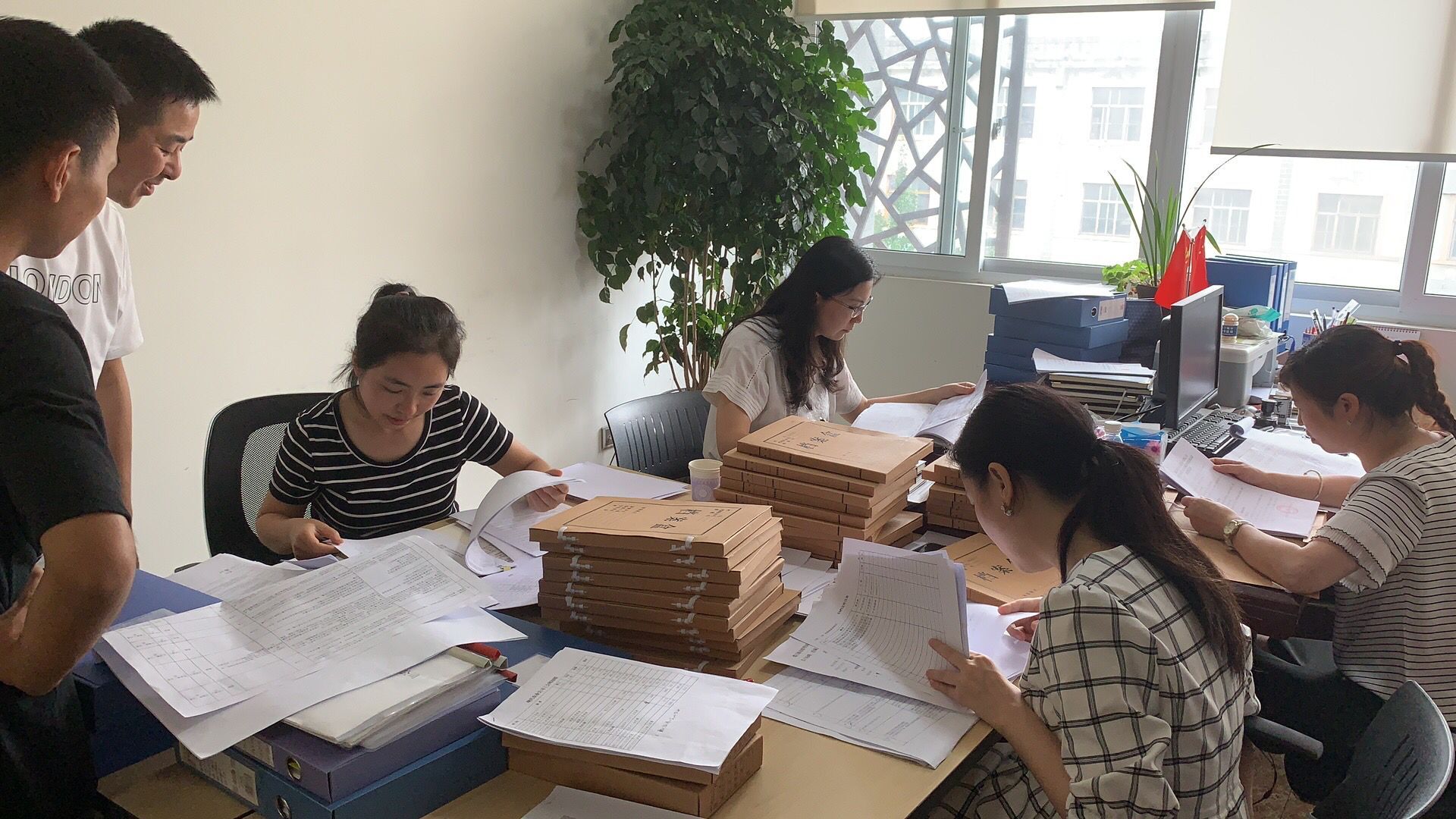 1600740584495424.jpg 圖為都投集團(tuán)第一專項(xiàng)督察組前往精華潤源公司開展督察工作.jpg